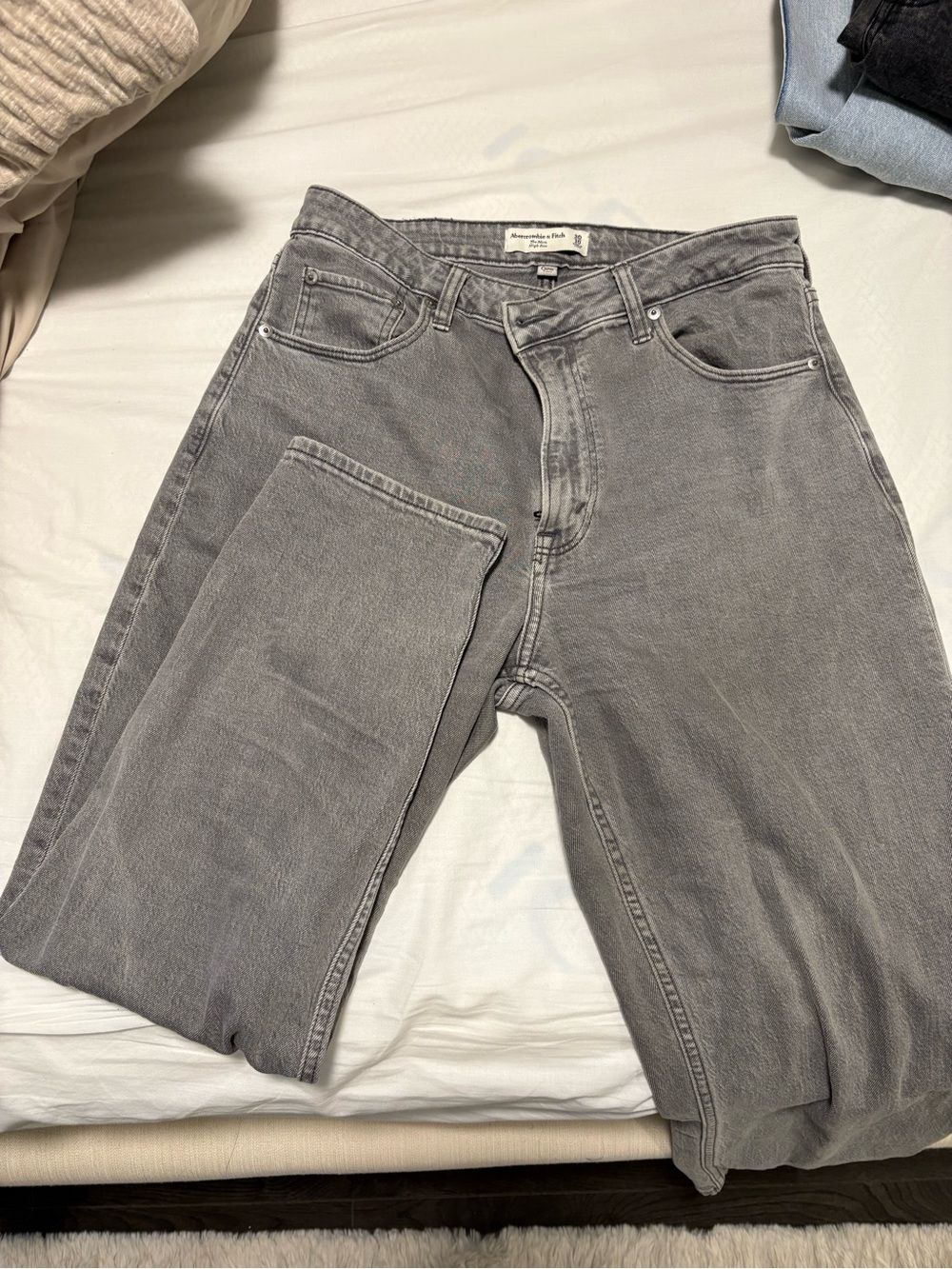 Abercrombie & Fitch High-Rise Mom Jeans Curve Love 30 in Grey - Picture 3 of 3